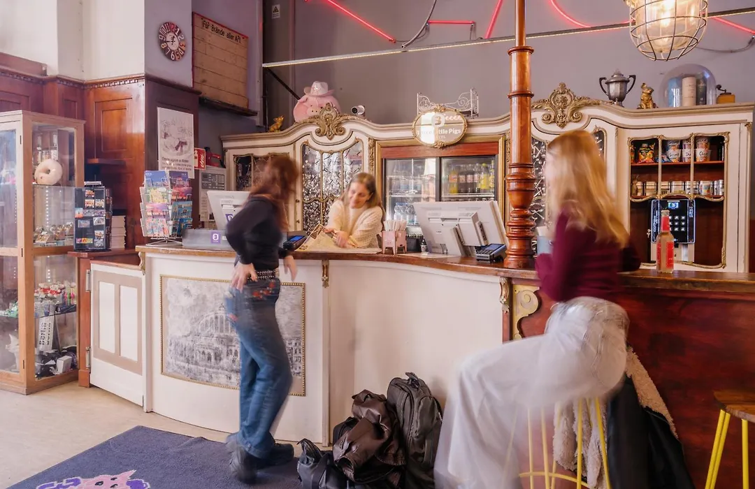 Three Little Pigs Hostel - Your Berlin Castle-1